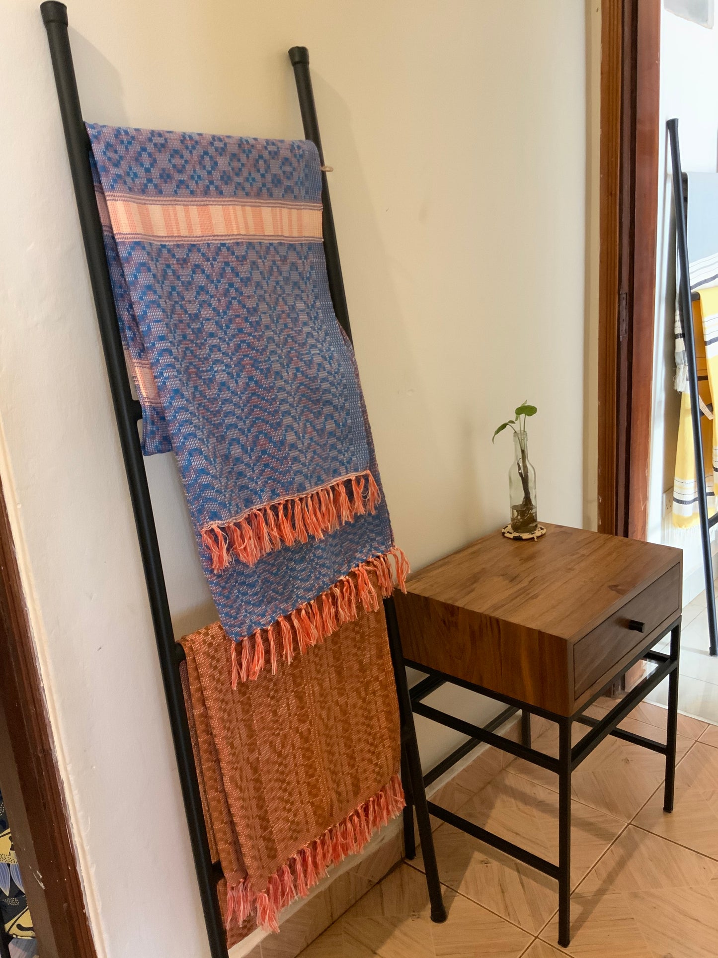 Keeki Side Table