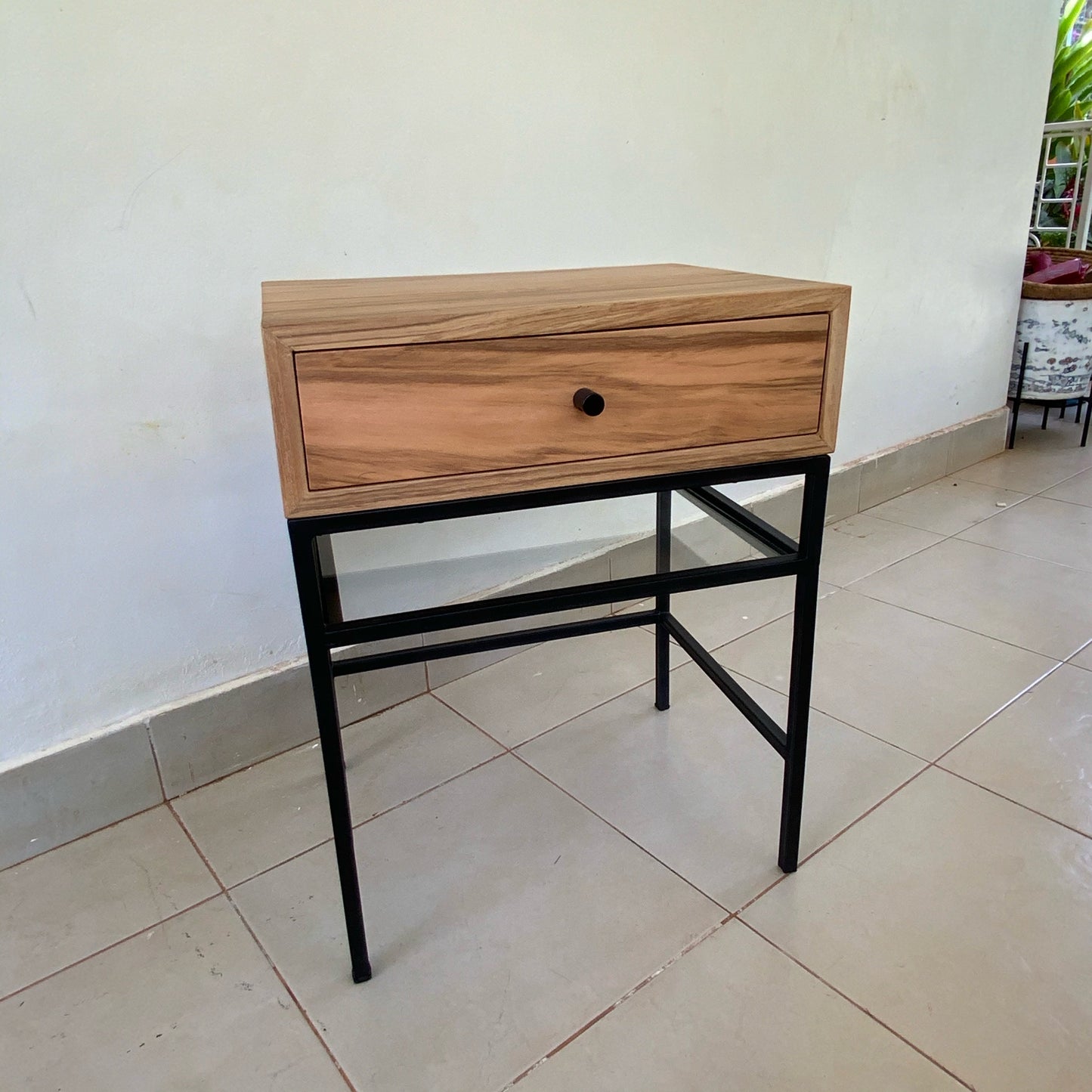 Keeki Side Table
