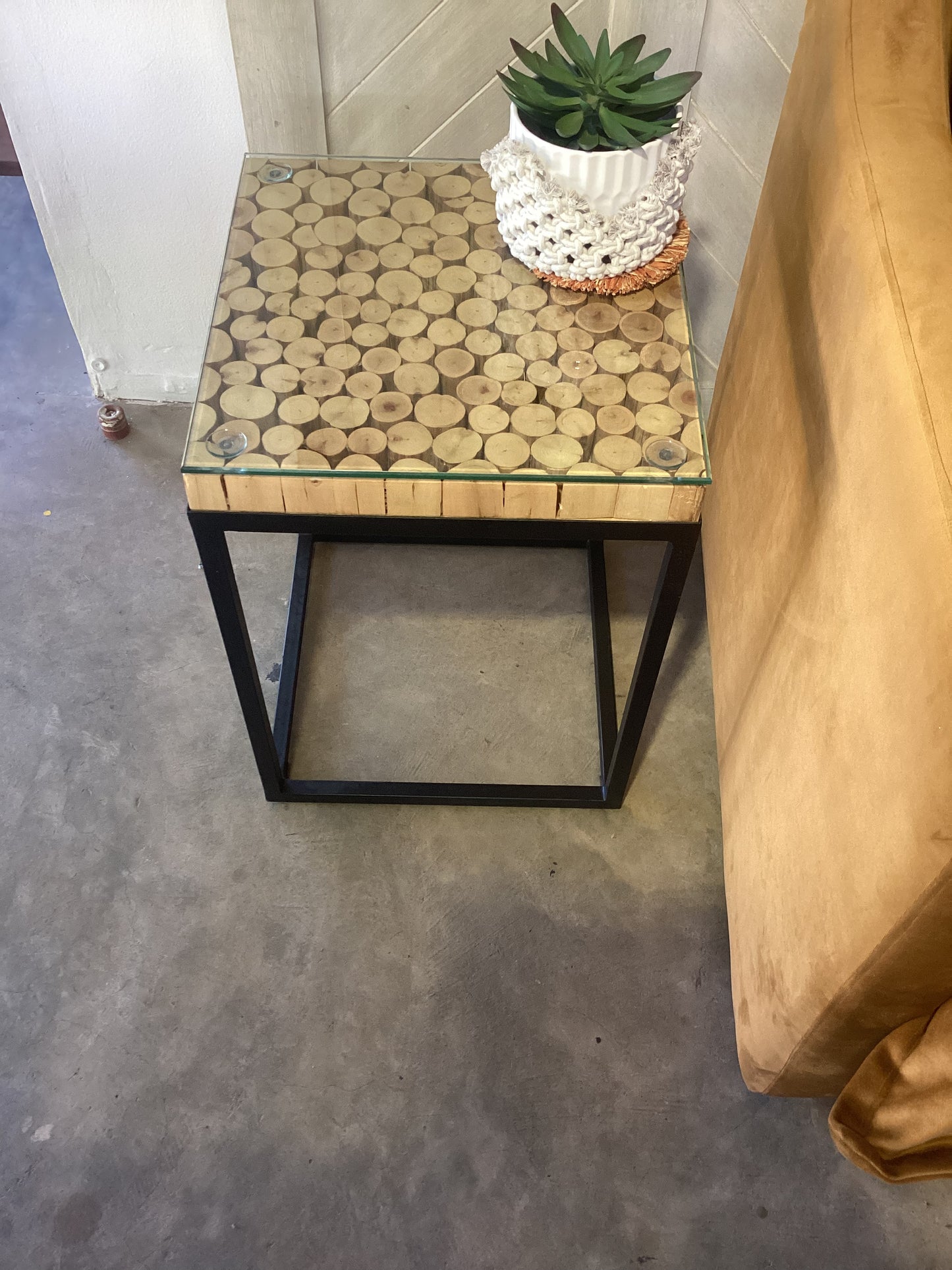 Binji side table